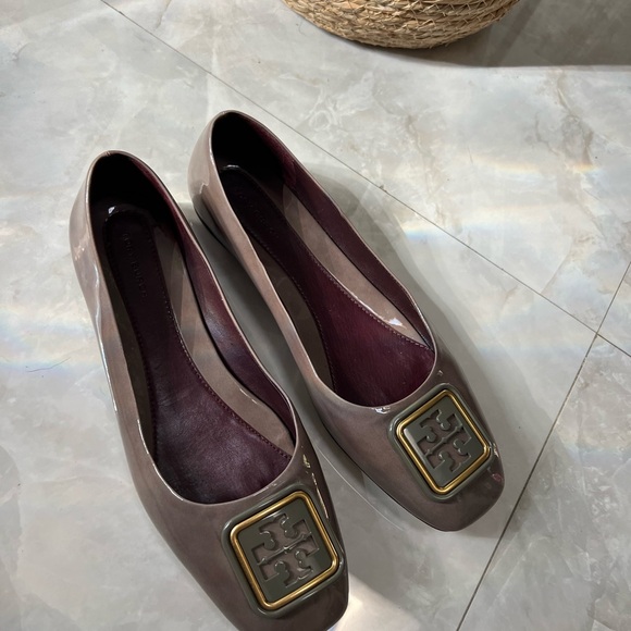 Tory Burch Georgia Flats – Olive/Grey Patent Leather – Size 9 - Picture 4 of 7